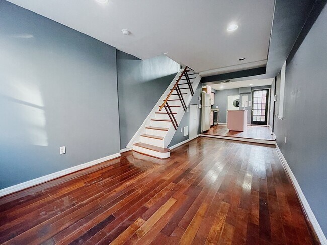 Building Photo - 313 S Chapel St