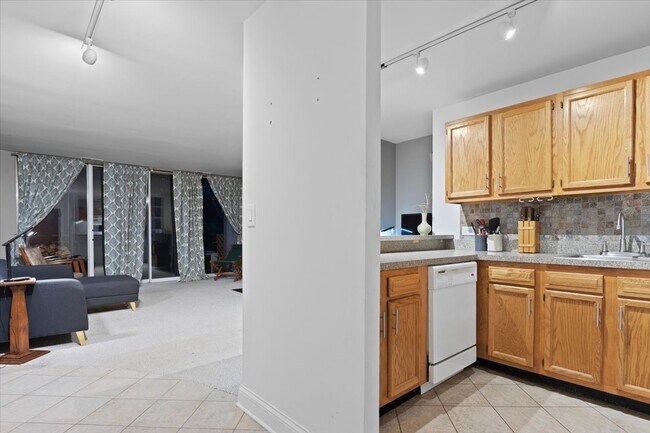 Building Photo - 5830 Oakwood Dr