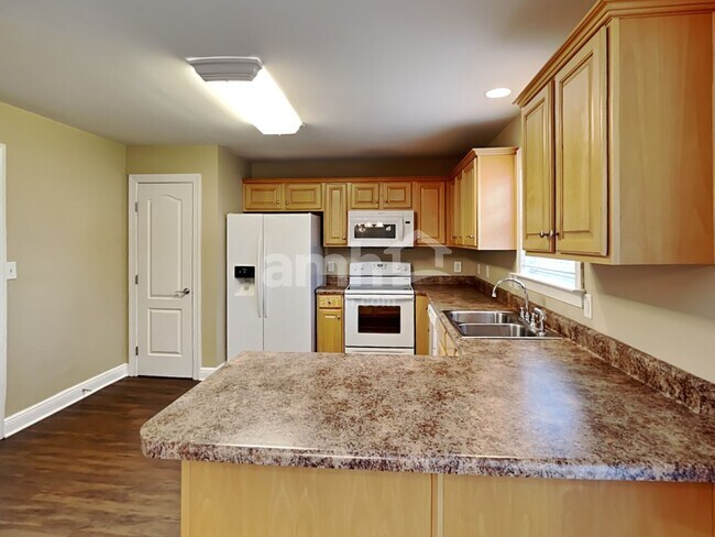 Foto del edificio - 3012 Clyde Cir