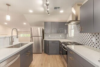 Building Photo - 125 N 11th Ave