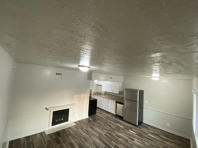 Building Photo - 8833 S 360 E