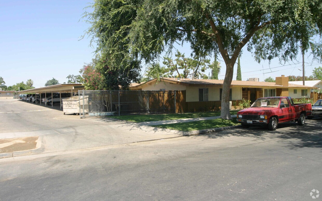 Building Photo - Las Gardenias Apartments