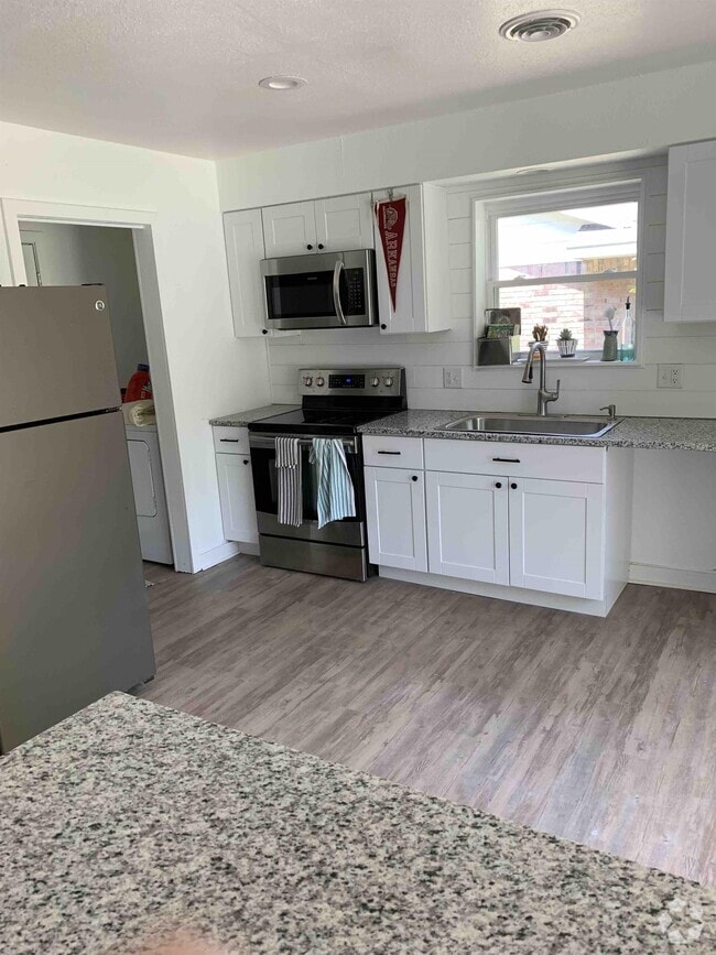 Clover Creek Apartments under 1,200 Fayetteville, AR 1 Rentals