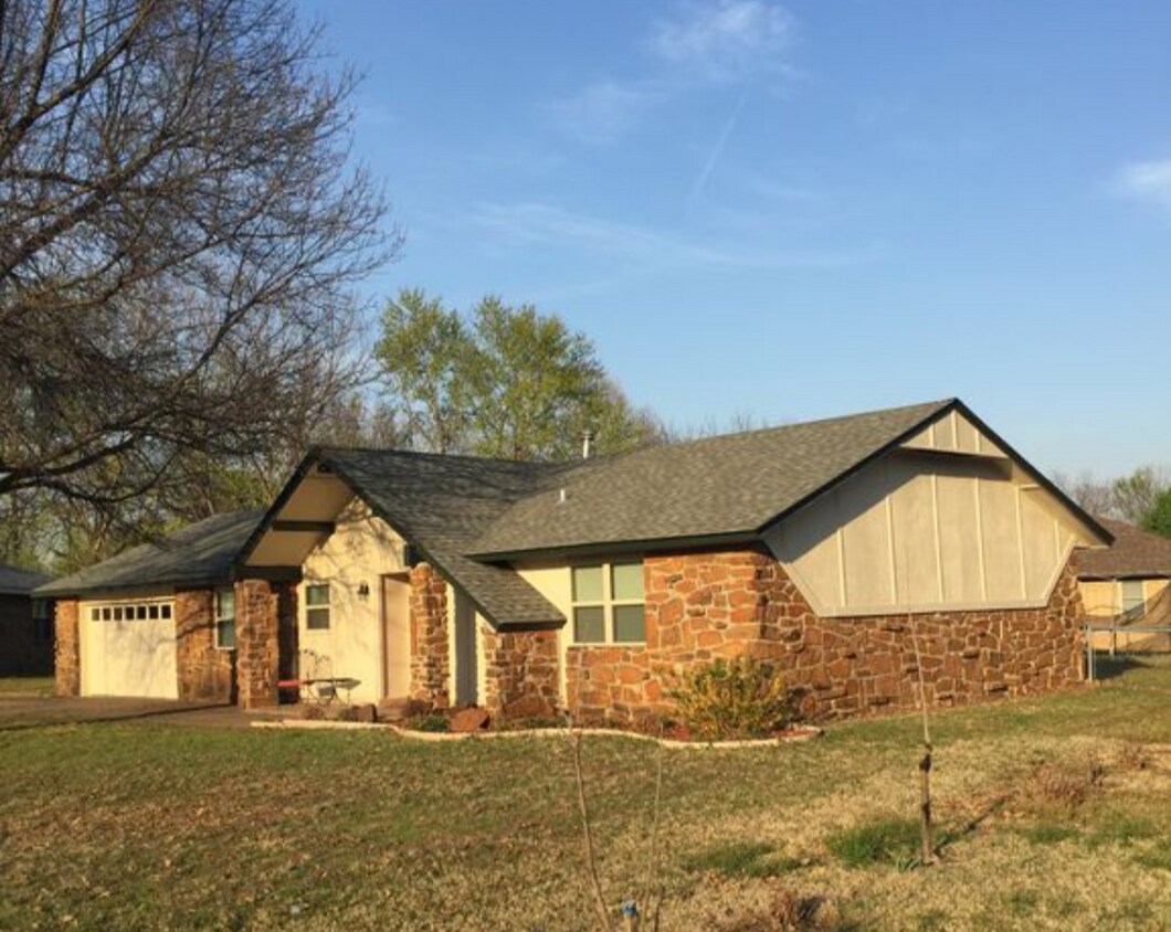 1509 Larkspur Ct, Pryor, OK 74361 House Rental in Pryor, OK