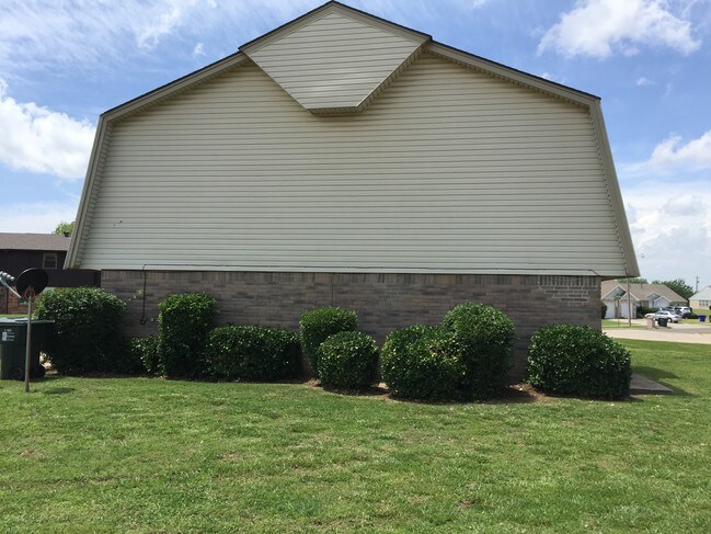 Building Photo - 1514 Westfield Cir