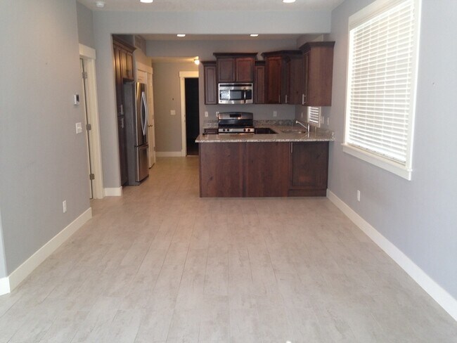 Building Photo - Awesome West Jordan Townhome - Great Locat...