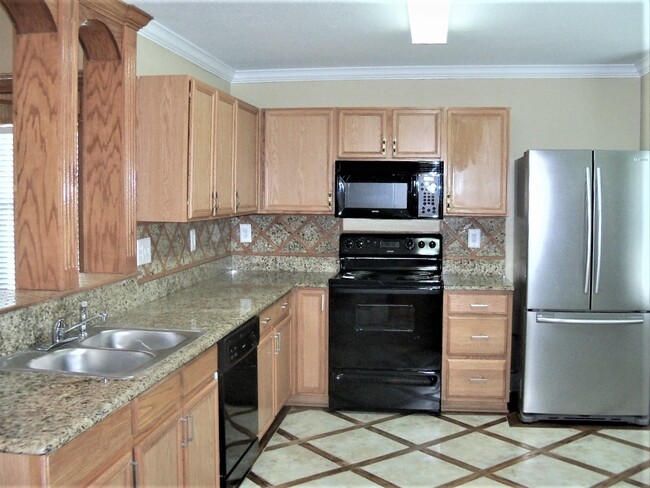 Building Photo - 2500 Spring Creek Dr