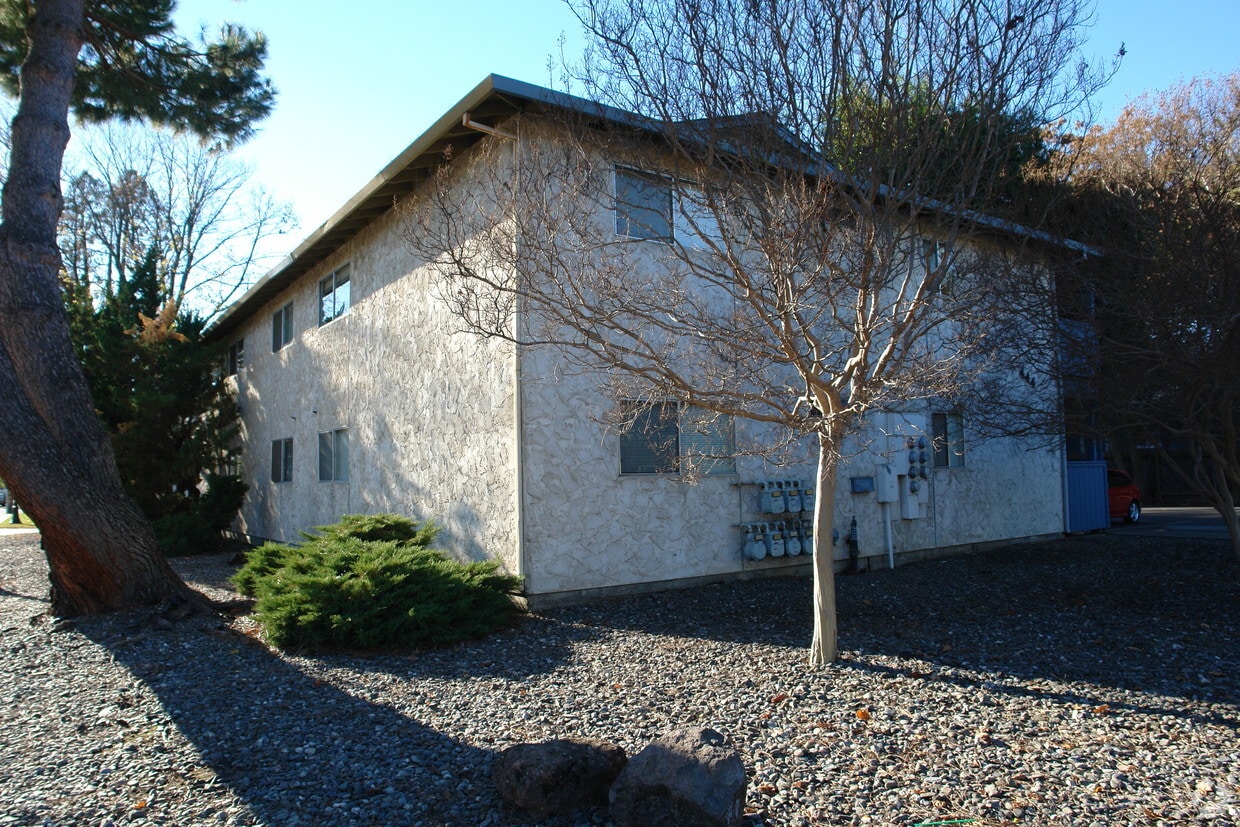Building Photo - 444 Ash St