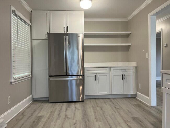 Foto del edificio - 2730 Eastway Dr