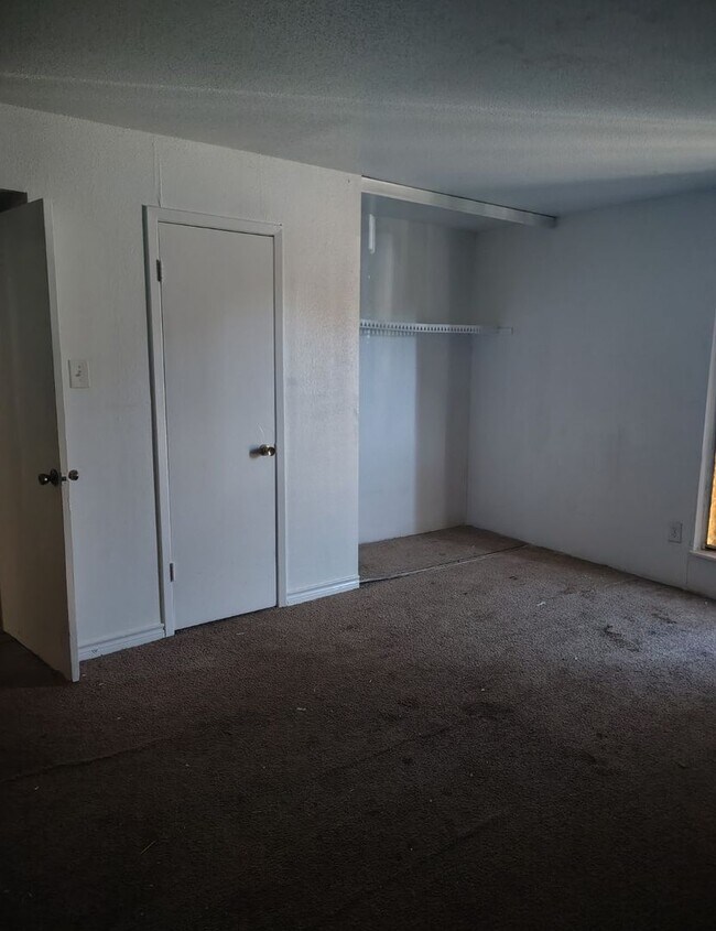 Foto del edificio - 5625 Antoine Dr