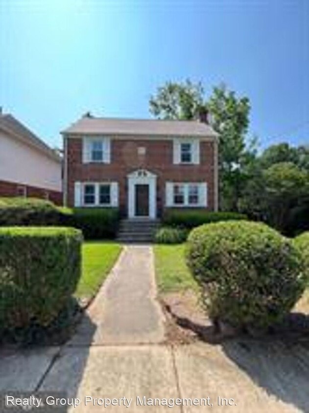 Primary Photo - 5 br, 3.5 bath House - 8 Mannakee St.