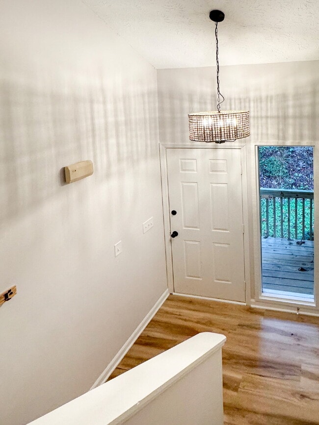 Building Photo - Completely Renovated Duplex with Garage Available For Rent