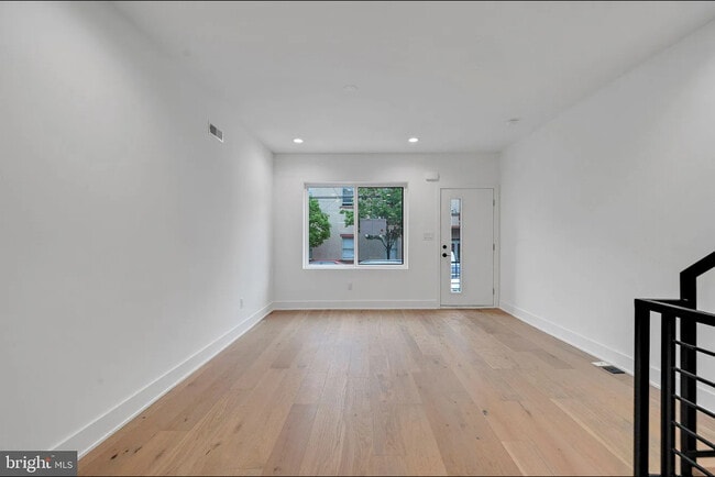 Building Photo - 1309 S 32nd St