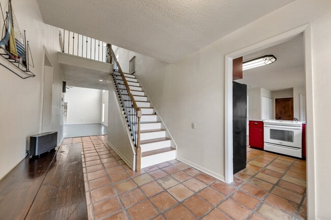 Building Photo - 1205 King Arthur Cir