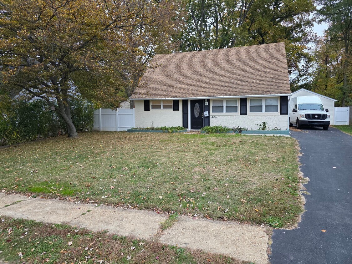 Primary Photo - 1406 Montgomery Rd