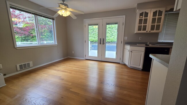 Foto del edificio - 4402 Thomson Ave