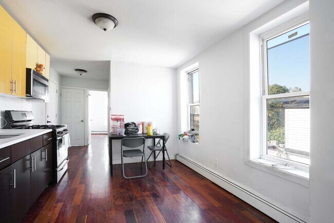 Foto del edificio - 314A Chauncey St