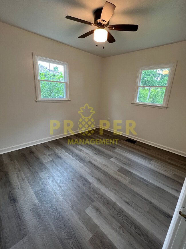 Foto del edificio - 2 bedrooms 1 bathroom house