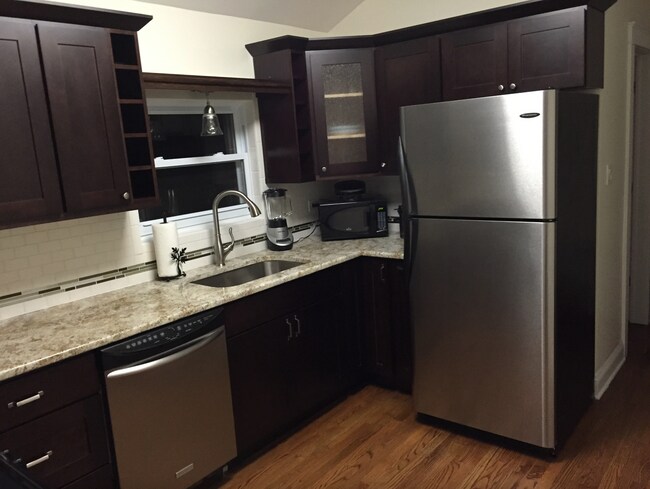Kitchen - 3422 N Tripp Ave