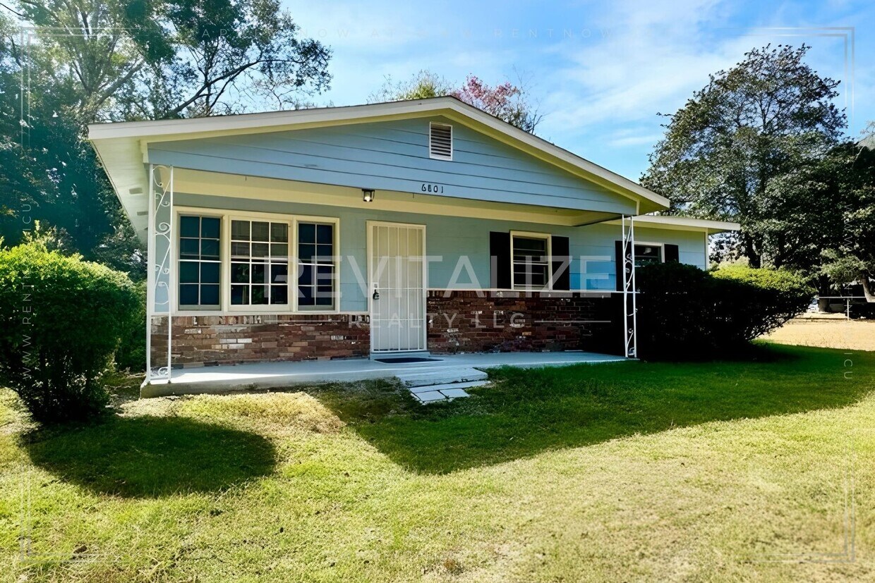Primary Photo - Beautiful 3 Bed/1 Bath Home in West Mobile!
