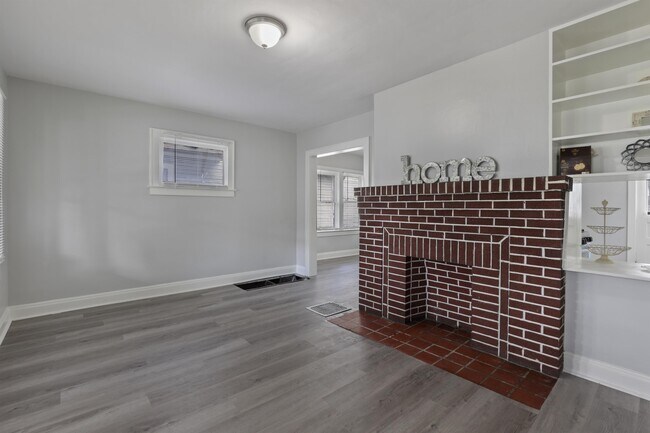 Building Photo - 1555 Briarwood Ave