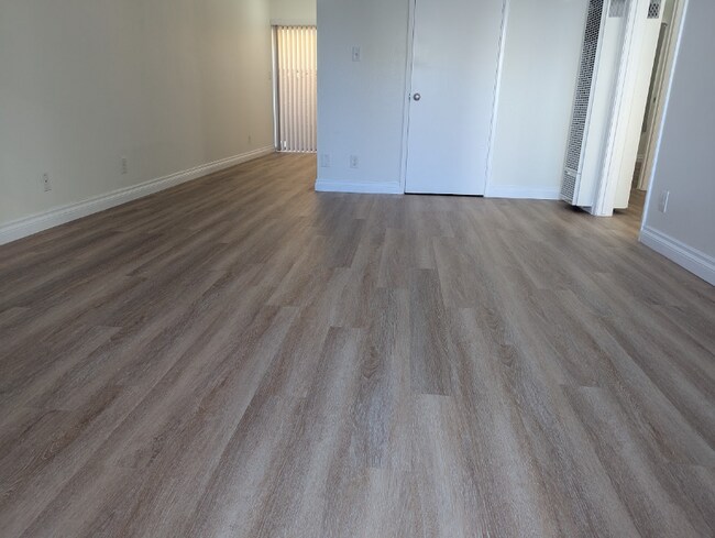 Foto del edificio - 216 Melrose Dr