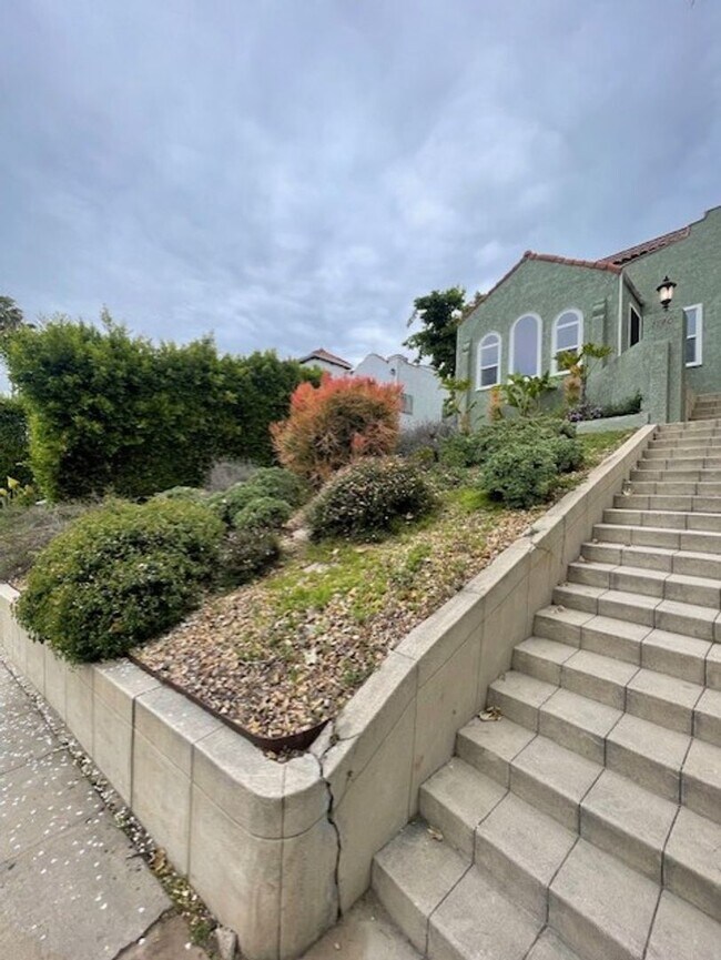 Foto del edificio - Stunning 4 bedroom 3 bath