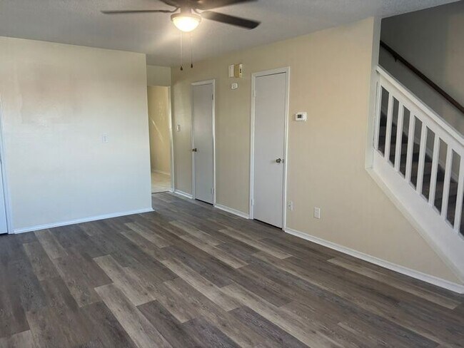 Foto del edificio - 2823 Breezewood Ave