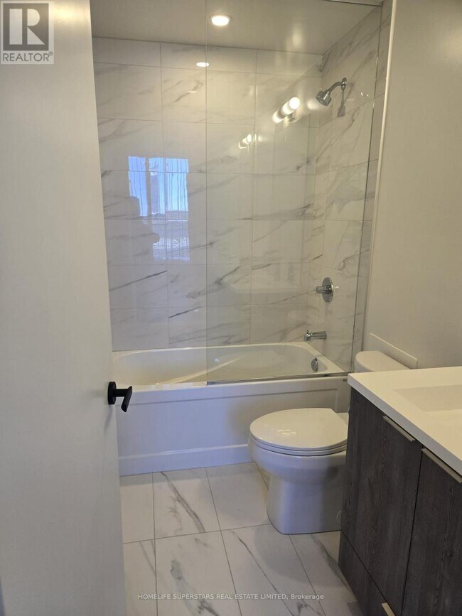 Photo du bâtiment - 8 Interchange Wy