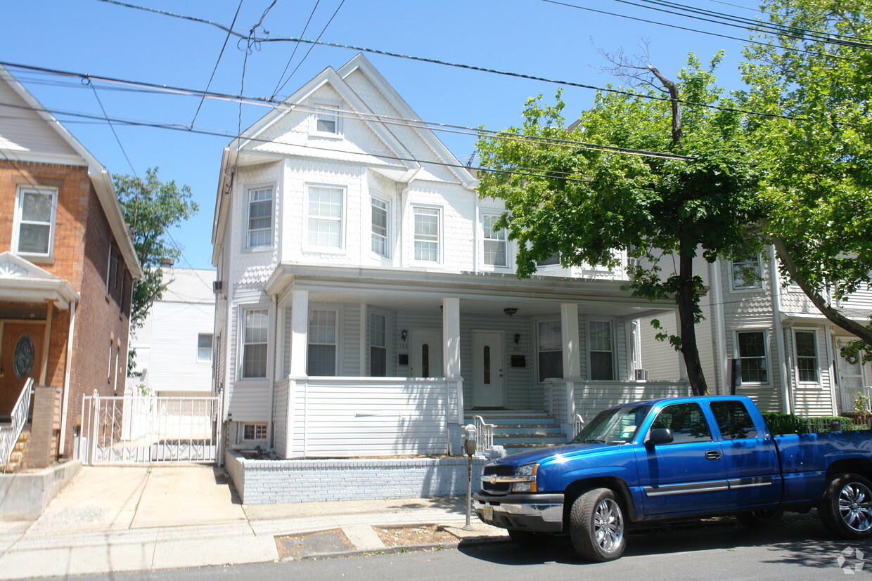 Primary Photo - 182-184 Market St