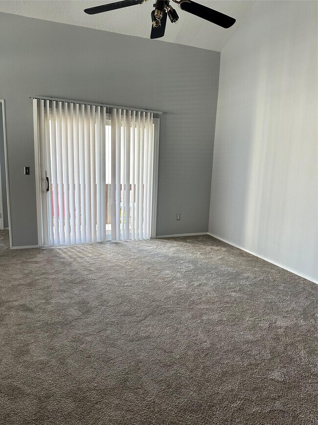 Foto del edificio - 1213 Whispering Hills Dr