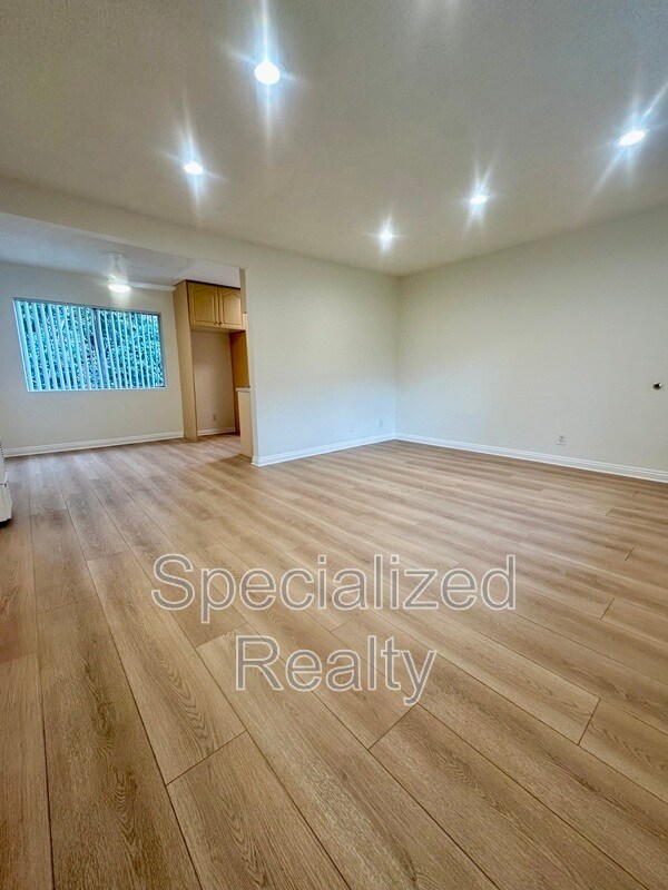 Foto del edificio - 504 Hill Dr
