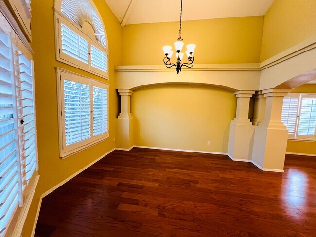 Foto del edificio - Stunning 4 bedroom, 3 bath home in West El...