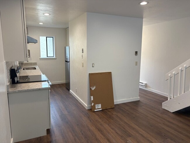 Building Photo - Completely Renovated 2 Bed 1.5 Bath West Pearl Street Condo W/Hiking Trails In Your Backyard.