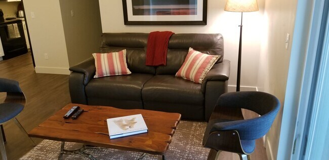 Sofá reclinable - 1043 S 500 E