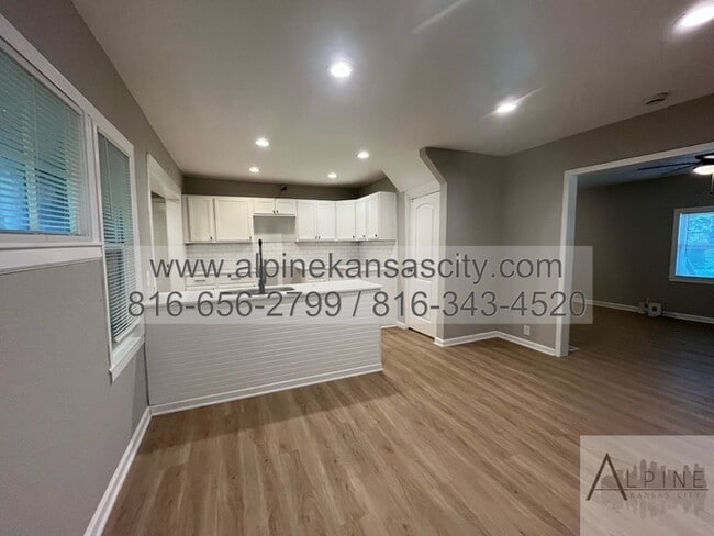 Building Photo - 5647 Euclid Ave