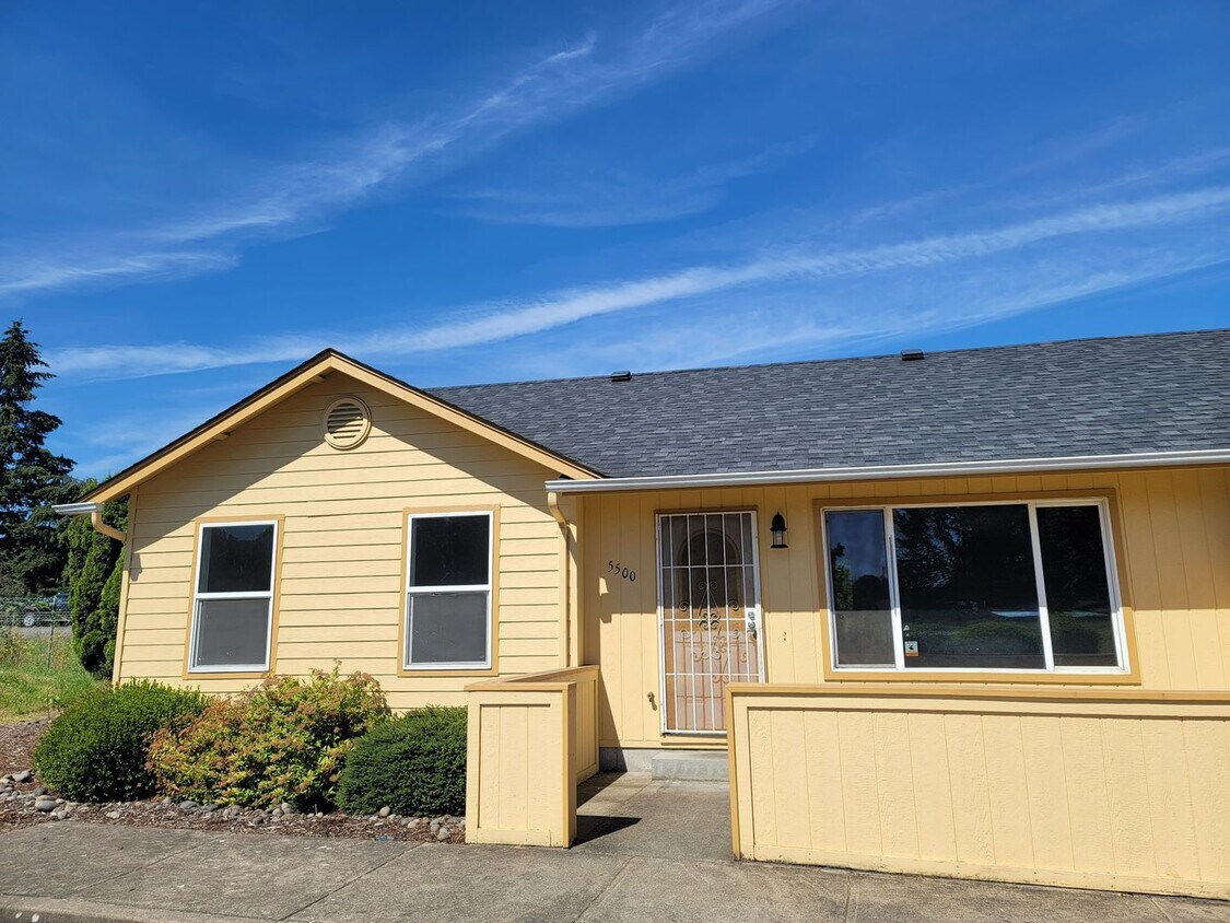 Primary Photo - 2 Bedroom Condo Available in Thurston