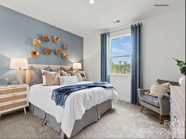 Building Photo - Stunning 5-Bed, 3-Bath Home in Desirable B...