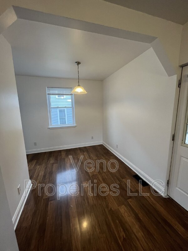 Foto del edificio - 335 Spring Ave