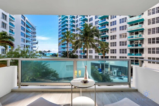 Foto del edificio - 5151 Collins Ave