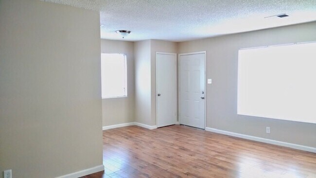 Foto del edificio - 2 Bedroom 1 Bathroom Condo in Antioch - COMING SOON !!