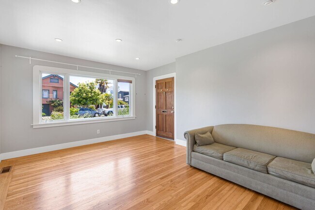 Foto del edificio - 2744 Mathews St