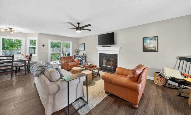 Foto del edificio - 2204 Spring Hill Dr
