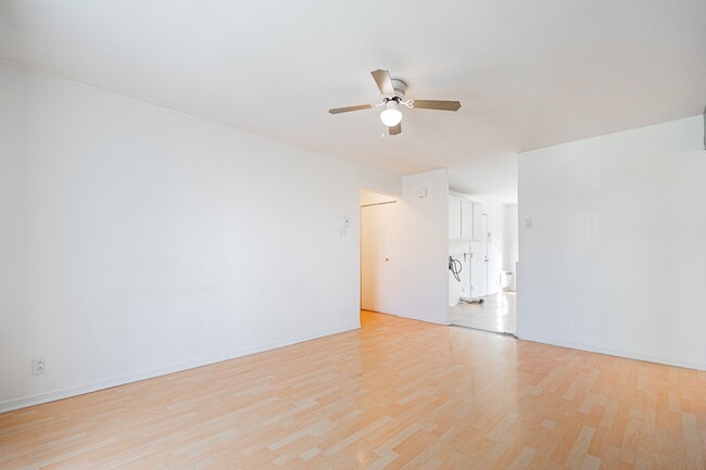 Building Photo - 444 Rue Moreau
