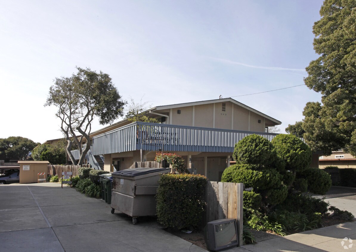 Primary Photo - 440 Dela Vina Ave