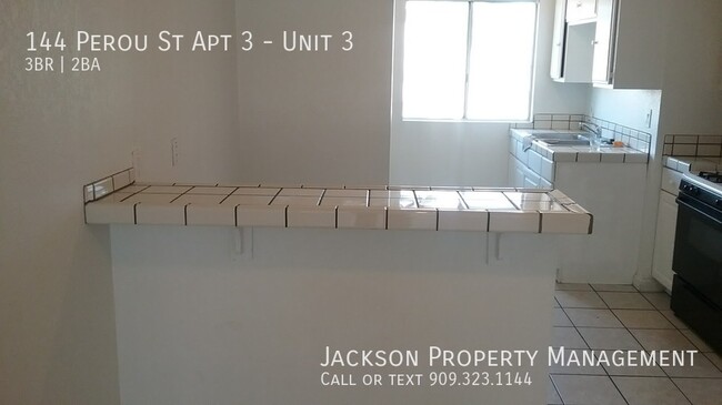 Building Photo - Spacious 3 Bedroom Unit