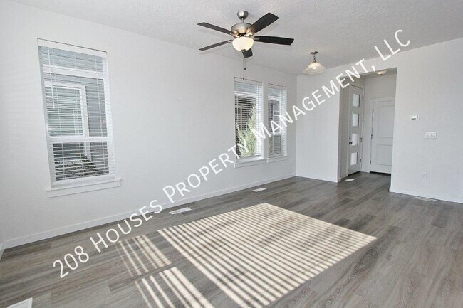 Building Photo - Modern townhouse in a Cozy Community. 50% ...