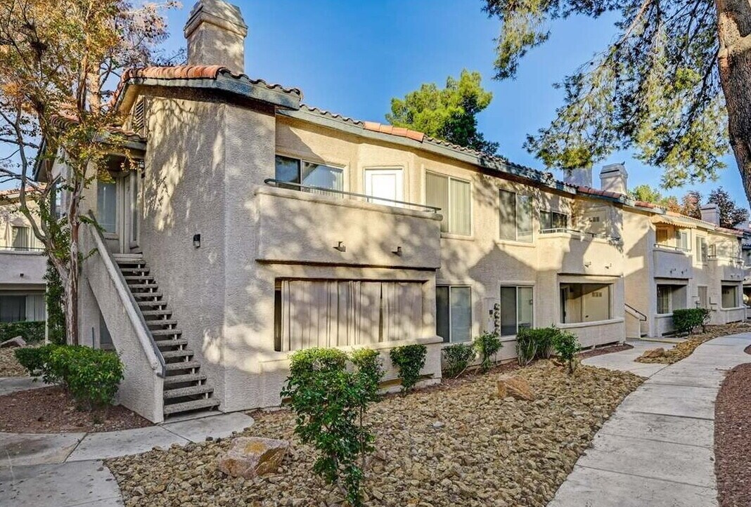 Building Photo - Cozy 1-Bedroom, 1-Bathroom First-Floor Condo Close to UNLV!