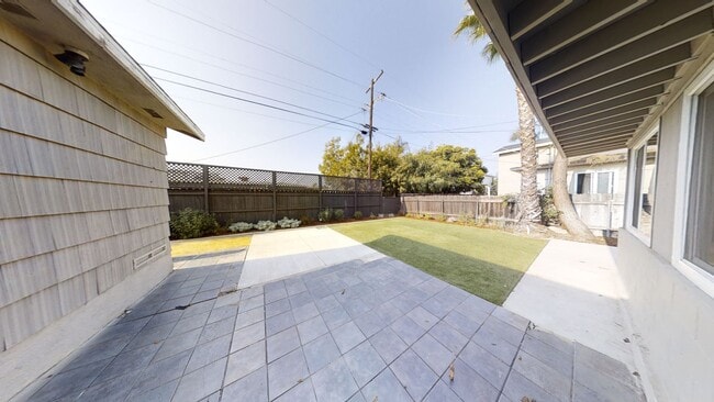 Building Photo - 6BD/3BA, Renovated Backyard!
