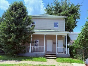 Building Photo - 703 12th St